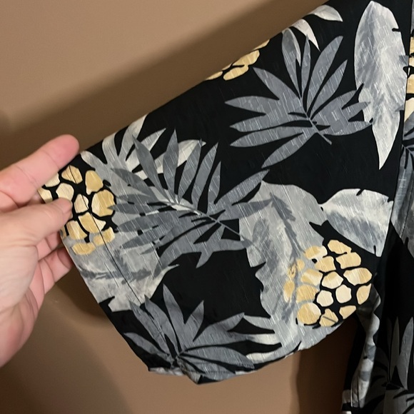 100% silk vacation Hawaiian shirt oversized  vintage. B7 - Picture 3 of 5